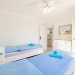 Charming In With Sea View And Swimming Pool Les Issambres
