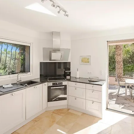 Charming In With Sea View And Swimming Pool * Les Issambres
