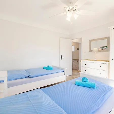 Charming In With Sea View And Swimming Pool Les Issambres