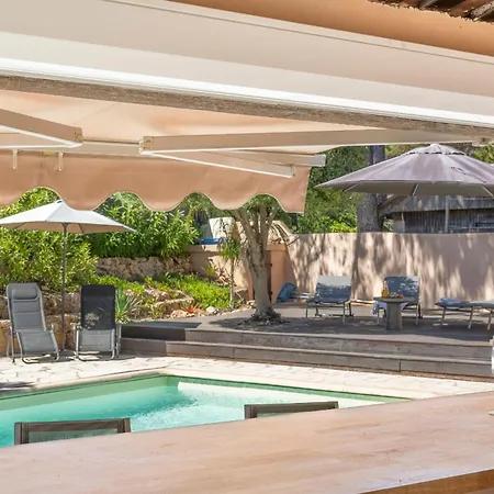 Charming In With Sea View And Swimming Pool Les Issambres