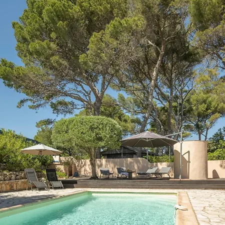 Charming In With Sea View And Swimming Pool Les Issambres